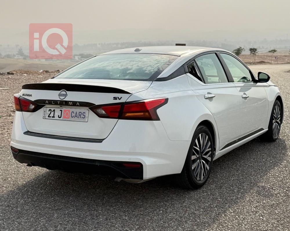 نيسان ألتيما